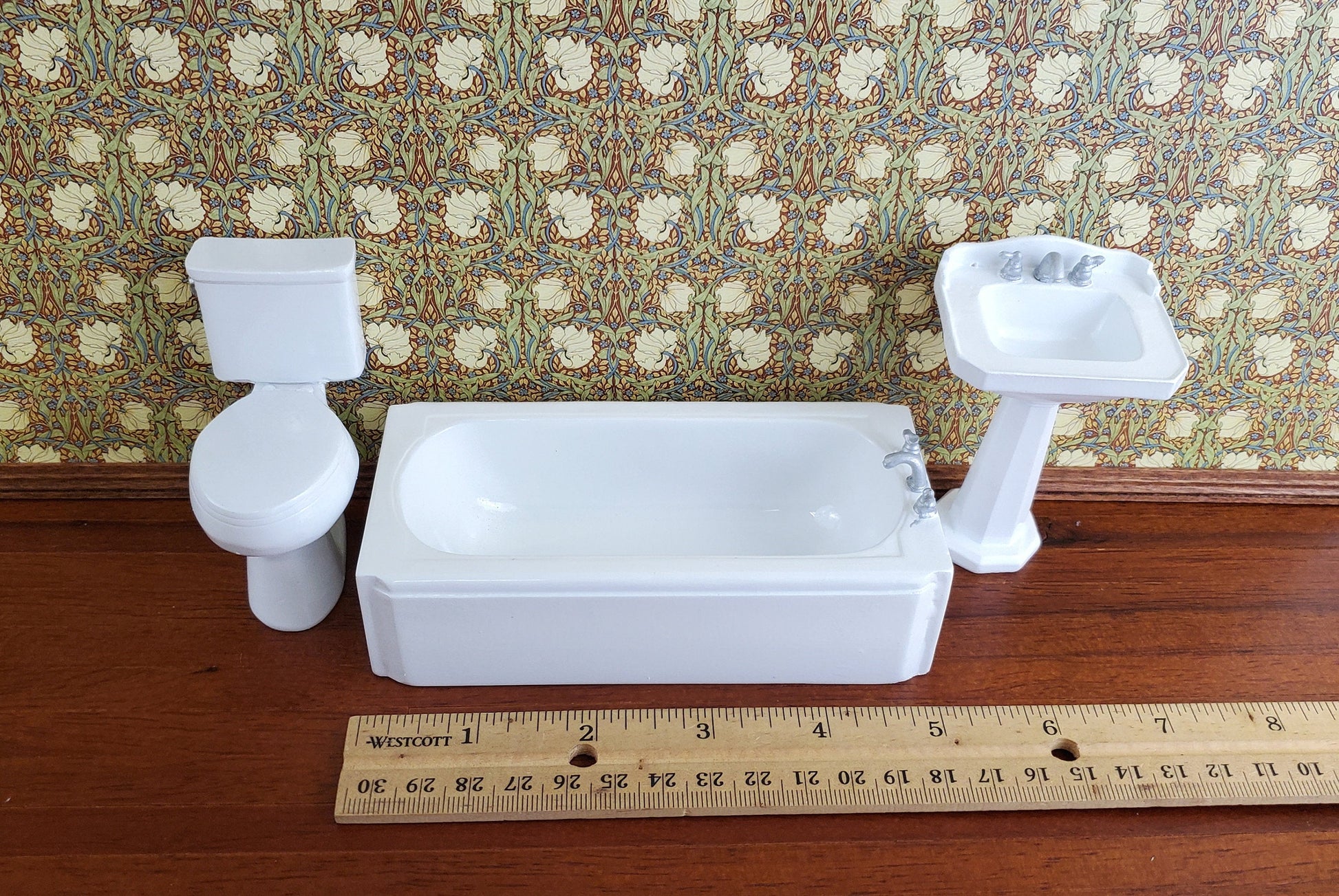 Dollhouse Resin 3 Piece Bathroom Set Tub Toilet Sink All White 1:12 Scale Houseworks