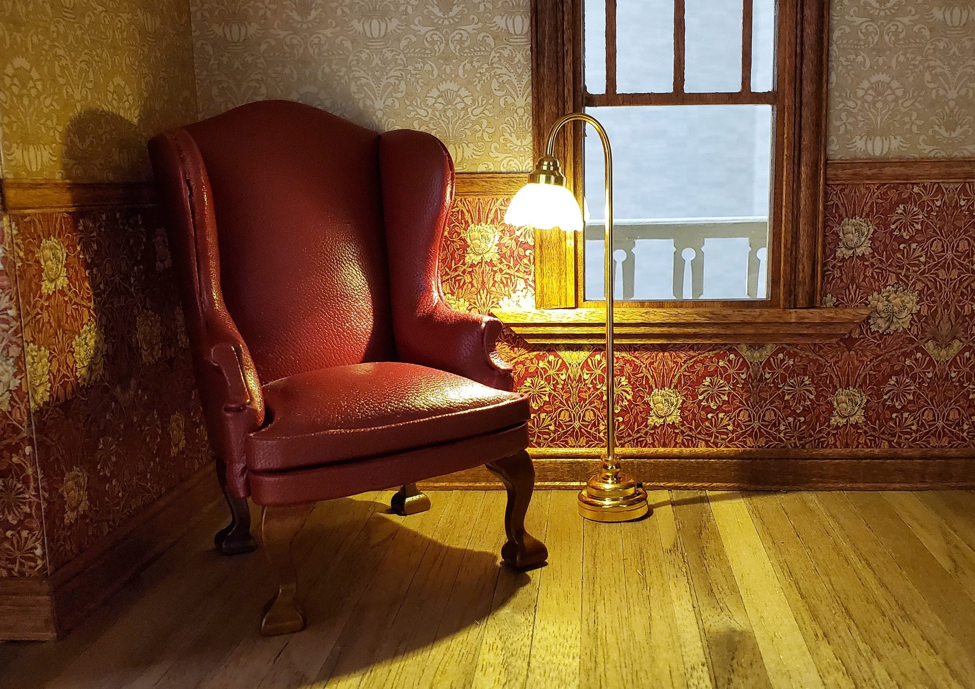 Dollhouse Floor Lamp Battery Light Flower Shade Gold Base 1:12 Scale Miniature