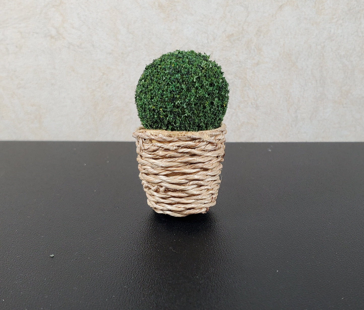 Dollhouse Large Round Natural Fiber Basket 1:12 Scale Miniature
