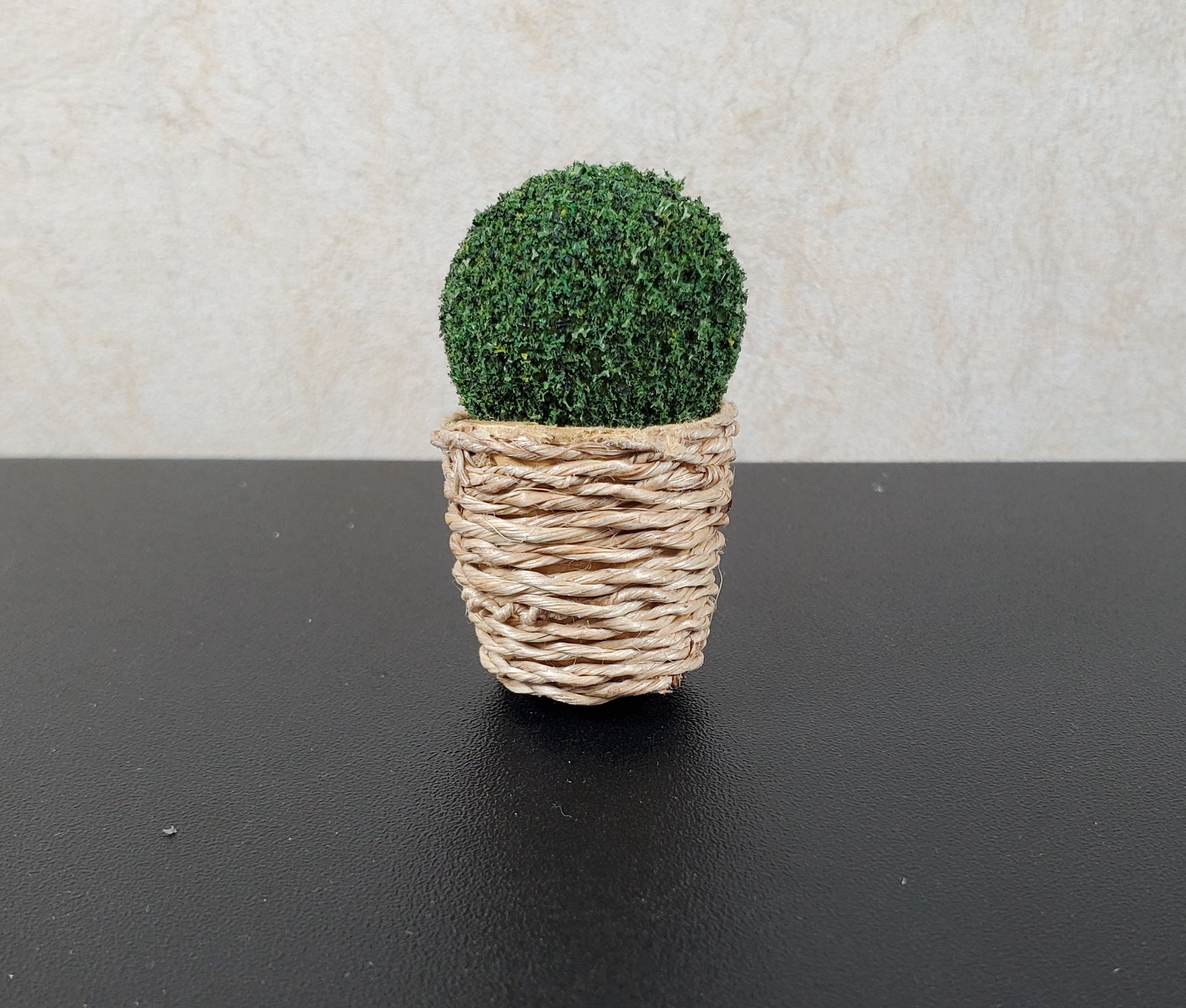 Dollhouse Large Round Natural Fiber Basket 1:12 Scale Miniature