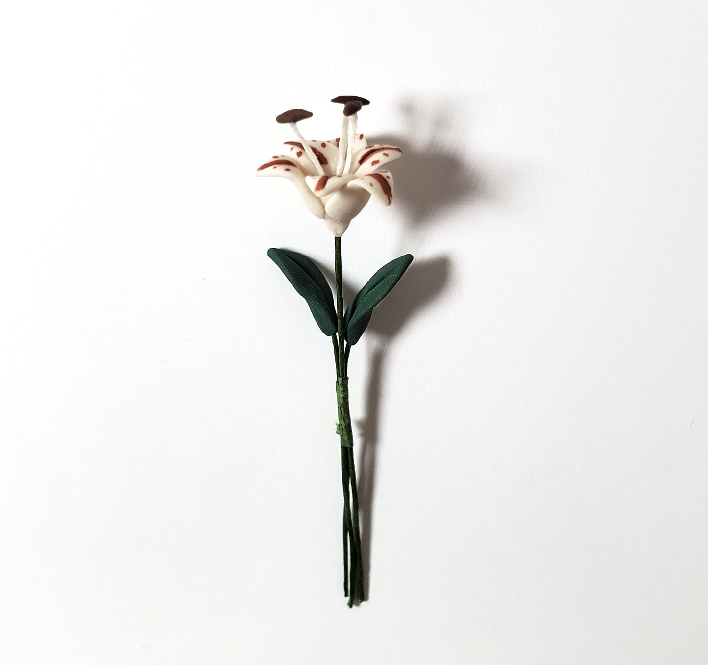 Dollhouse White Tiger Lily Single Stem with Foliage 1:12 Scale Miniature