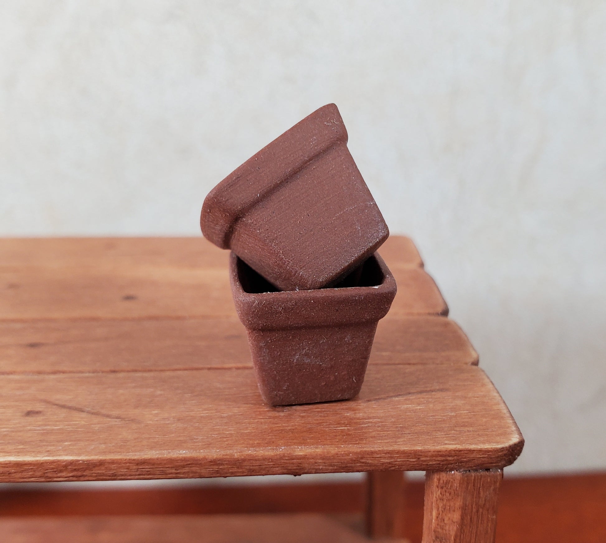 Dollhouse Square Terra Cotta Planters Set of 2 1:12 Scale Dollhouse Miniature