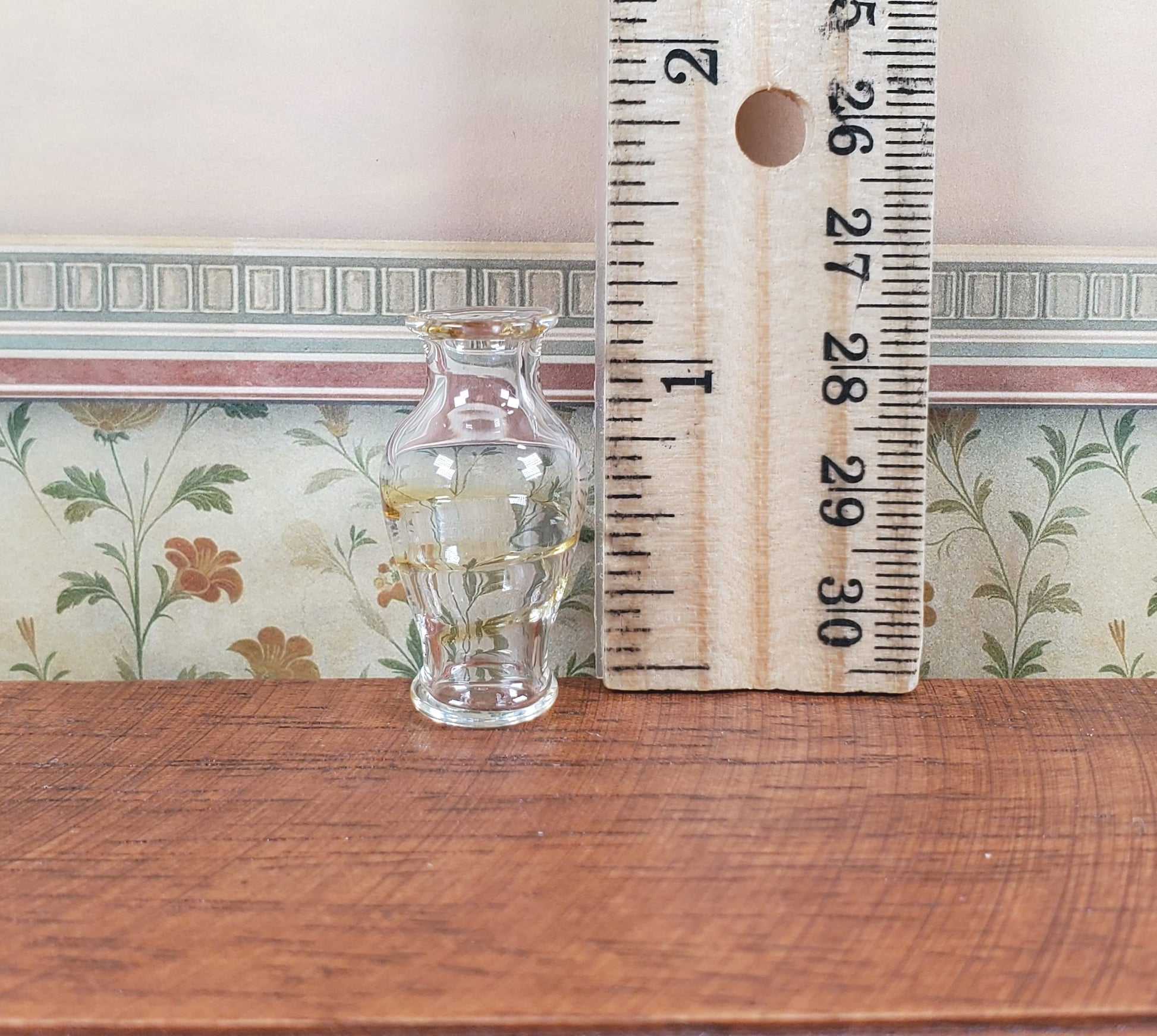 Dollhouse Classic Pedestal Vase Yellow Swirl 1:12 Scale Glass Miniature Decor