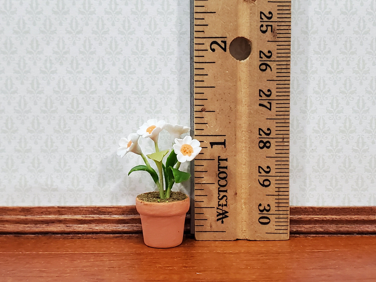 Dollhouse Potted Flowers White Daisy Plant 1:12 Scale Houseplant Garden in Terra Cotta Pot