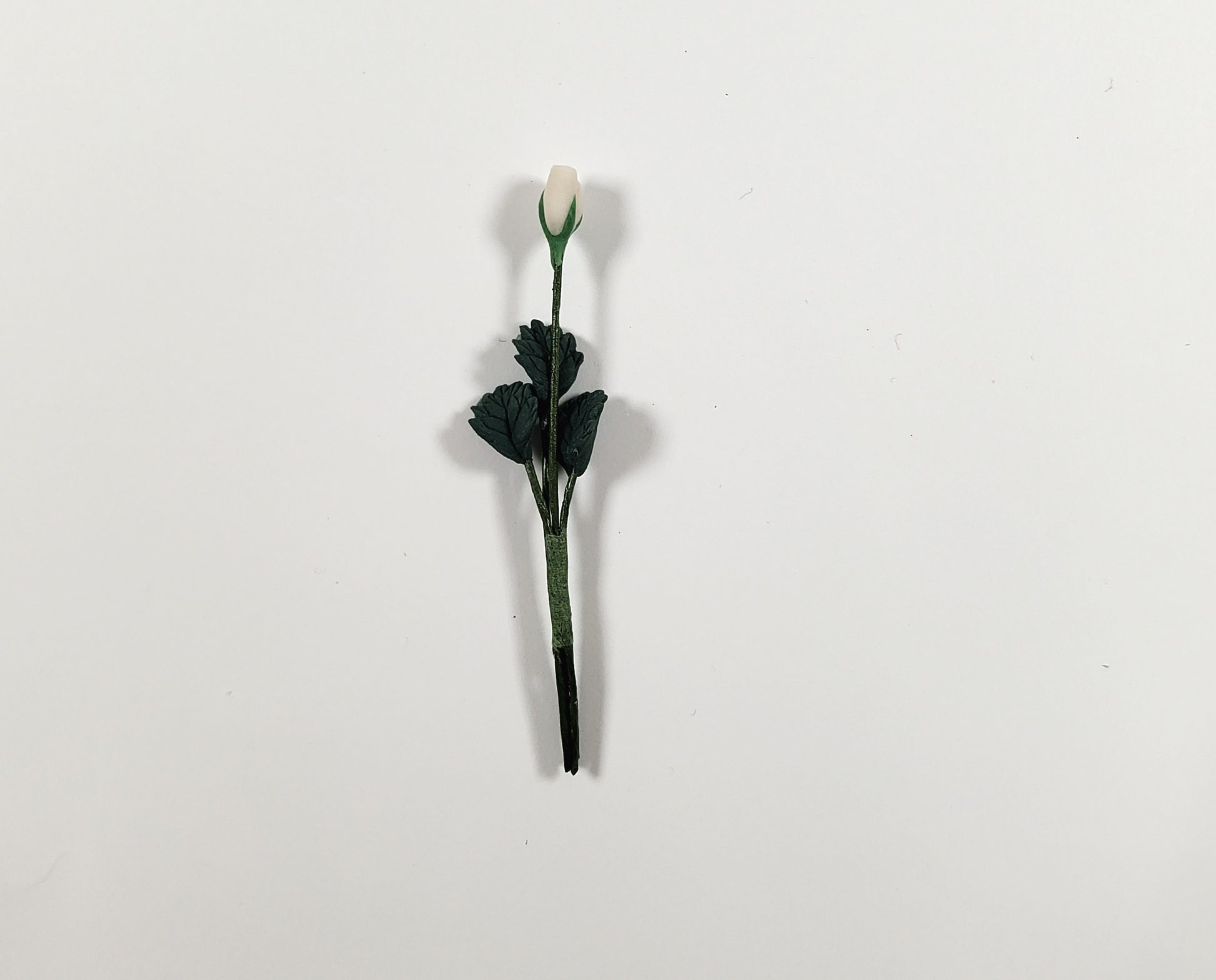 Dollhouse White Rose Bud Single Stem with Foliage 1:12 Scale Miniature