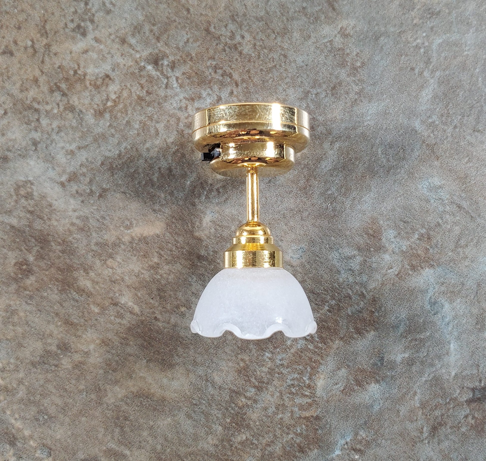 Dollhouse Battery Light Hanging Norwich Ceiling Lamp 1:12 Scale Houseworks