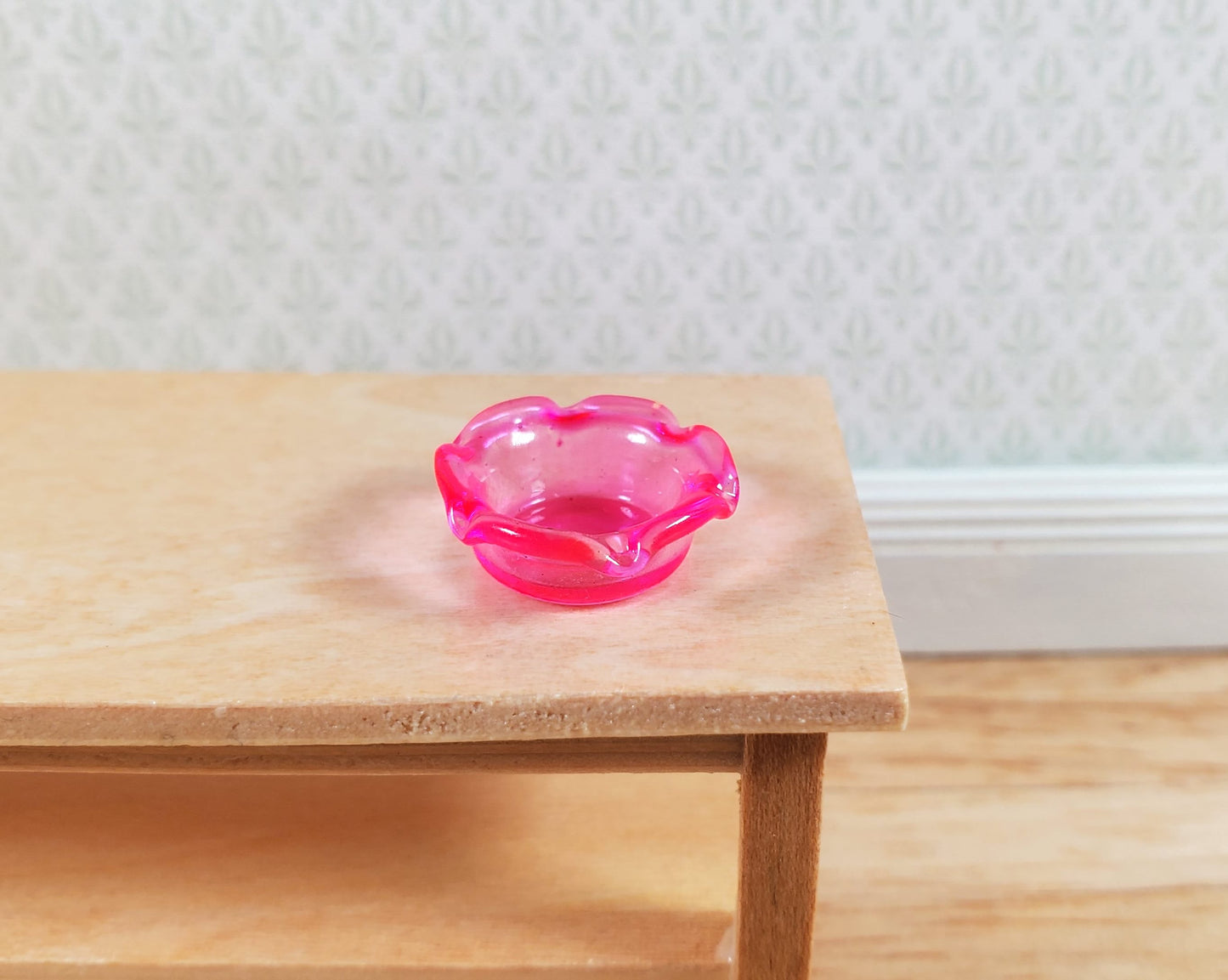 Dollhouse Bright Pink Glass Candy Dish or Serving Bowl 1:12 Scale Miniature