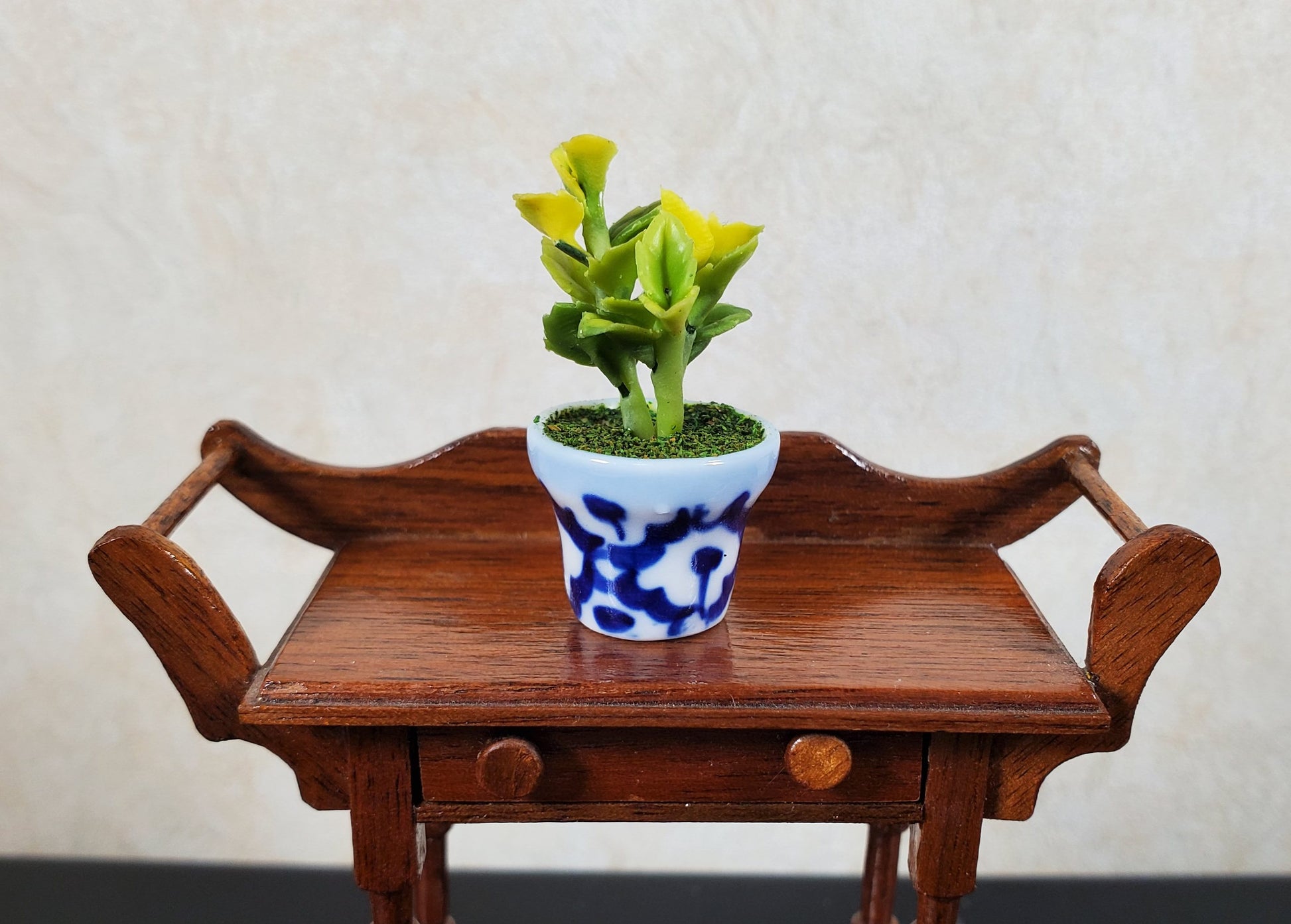Dollhouse Green Houseplant in Blue & White Ceramic Planter 1:12 Scale Miniature