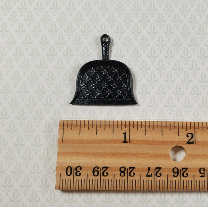 Dollhouse Fancy Dust Pan 1:12 Scale Miniature Painted Metal Cleaning Supplies