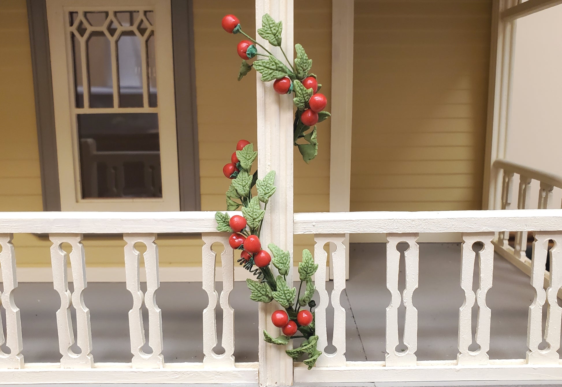 Dollhouse Tomato Vine with Red Ripe Tomatoes 1:12 Scale Miniature Garden Plants