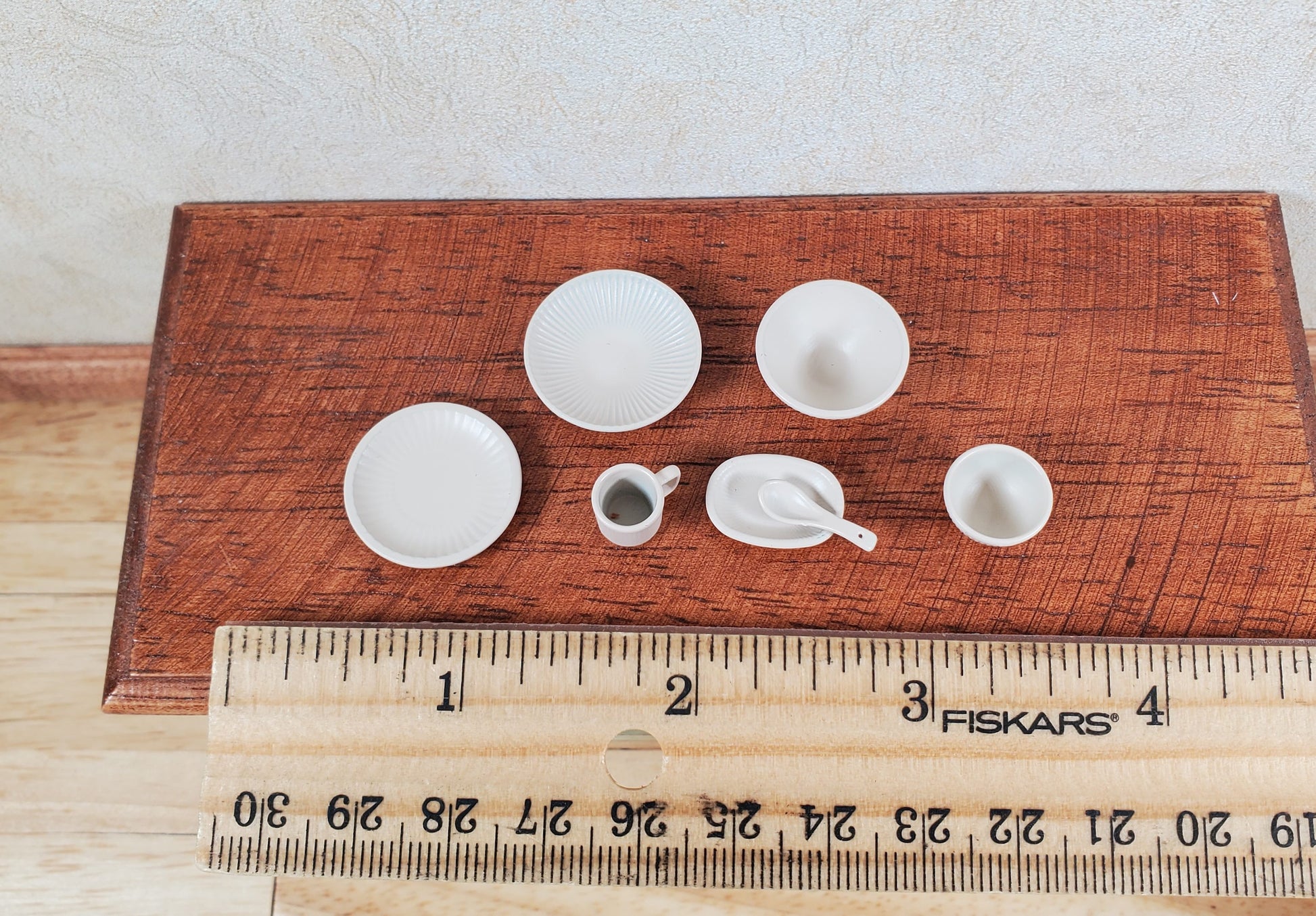 Dollhouse Dinner Place Setting 7 pcs Tan Painted Metal 1:12 Scale Miniatures