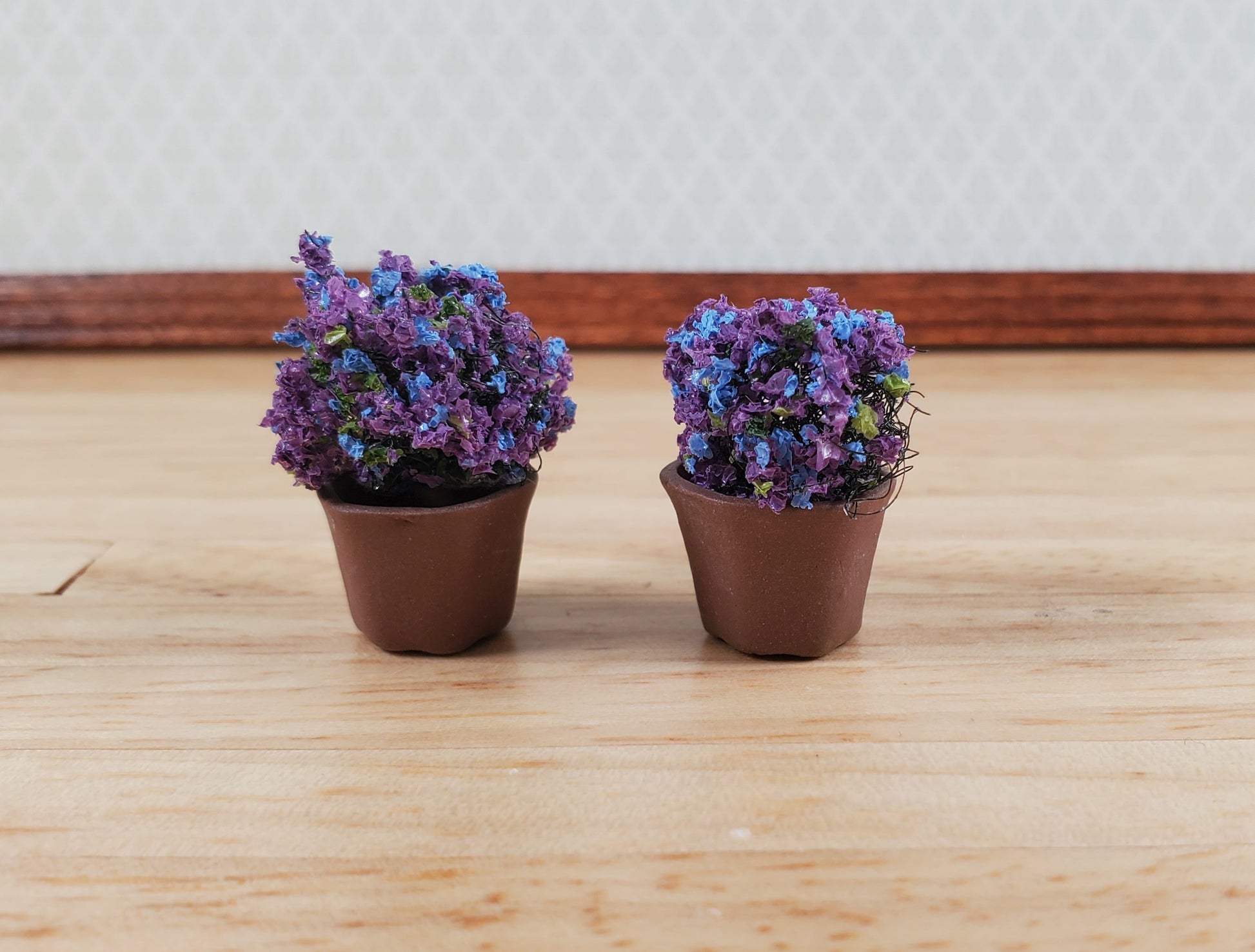 Dollhouse Brown Terra Cotta Garden Planter 1:12 Scale Miniature Flower Pot
