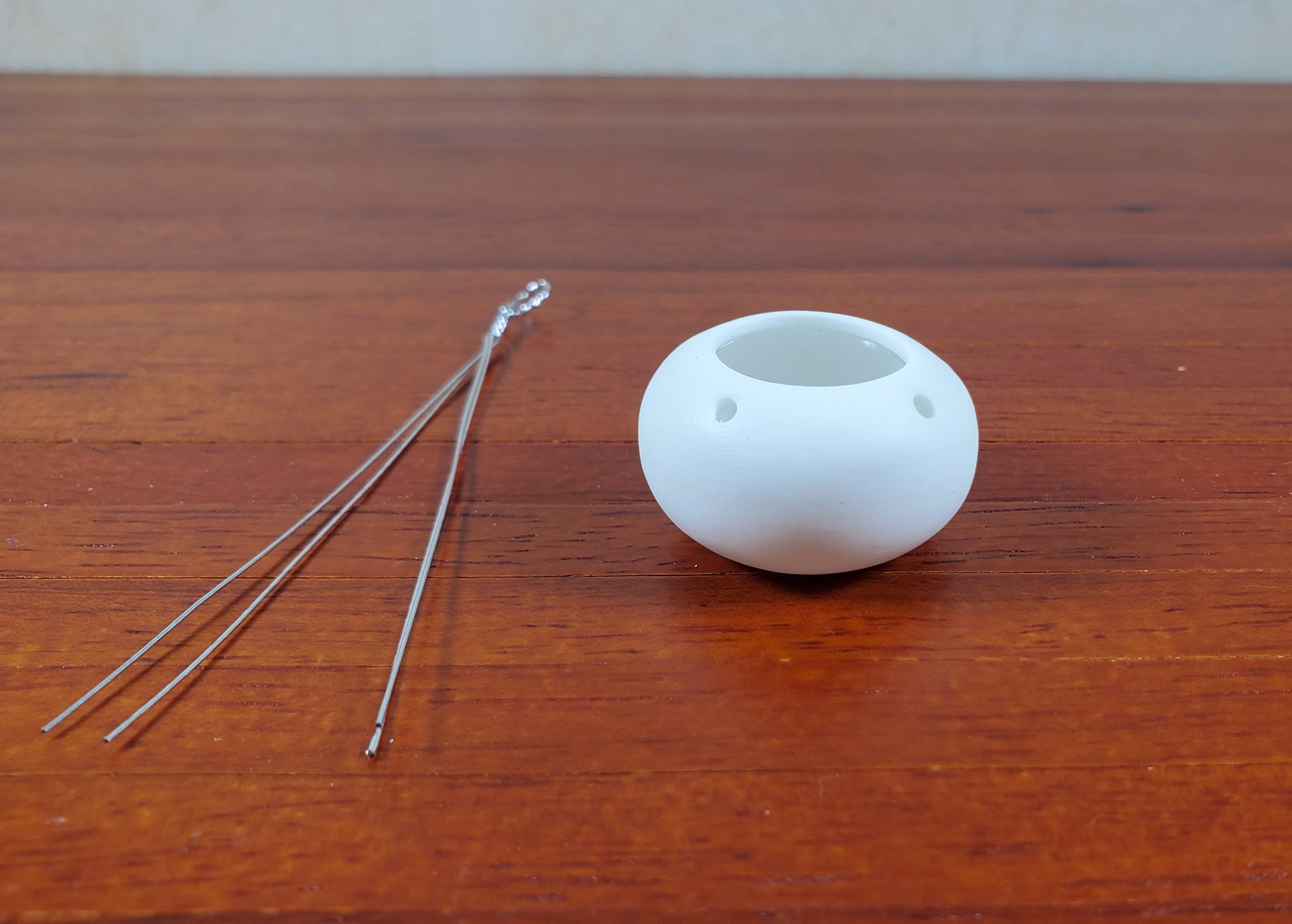 Dollhouse Large White Round Hanging Terra Cotta Planter 1:12 Scale Miniature