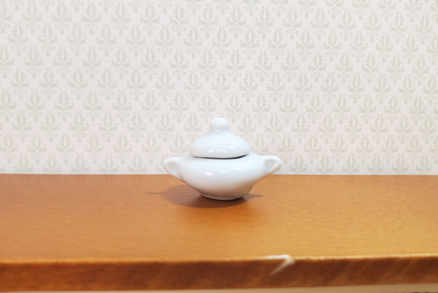 Dollhouse Small Ceramic Pot White with Handles and Lid 1:12 Scale Miniature Dish