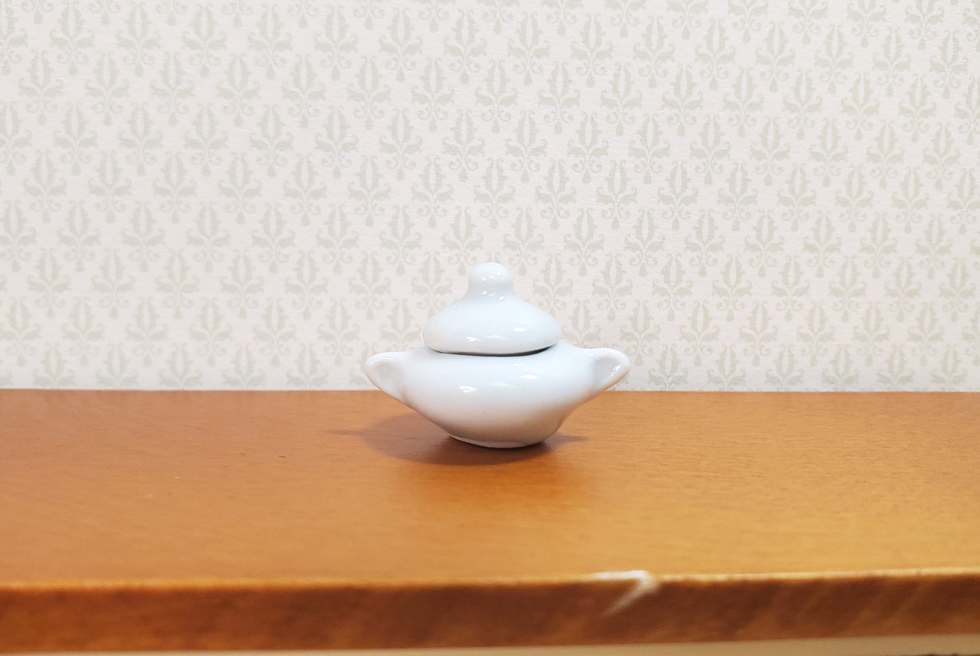 Dollhouse Small Ceramic Pot White with Handles and Lid 1:12 Scale Miniature Dish