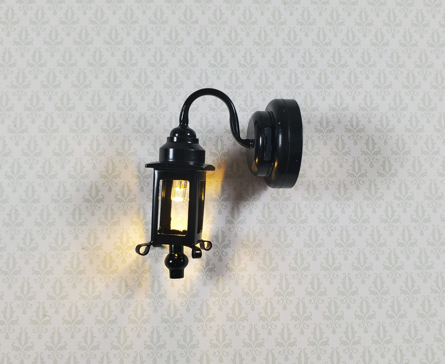 Dollhouse Battery Light Hamilton Coach Lamp Black Metal 1:12 Scale HW2308