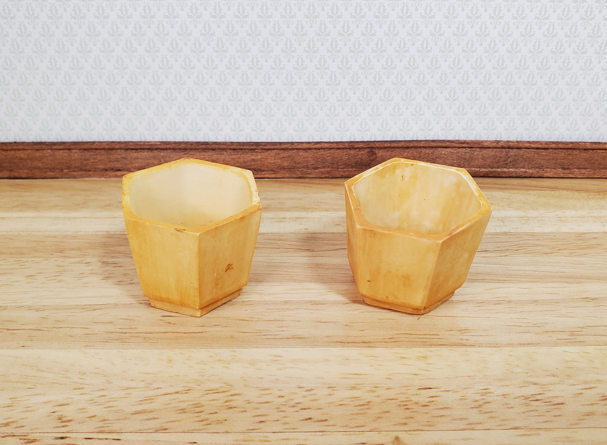 Dollhouse Large Garden Urn Planters x2 Aged Tan Finish 1:12 Scale Miniature