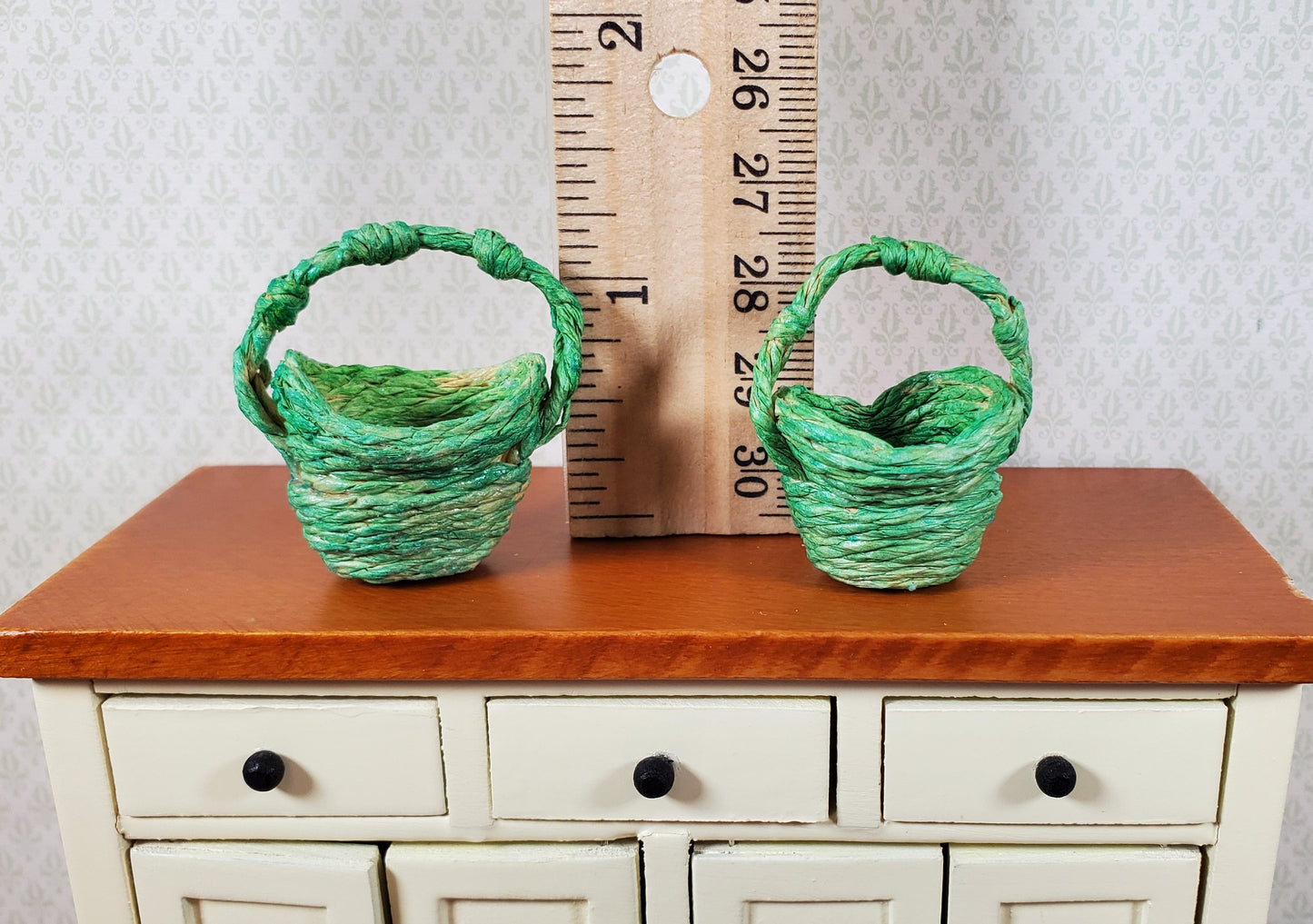 Dollhouse Baskets Set of 2 Green 1:12 Scale Dollhouse Miniatures