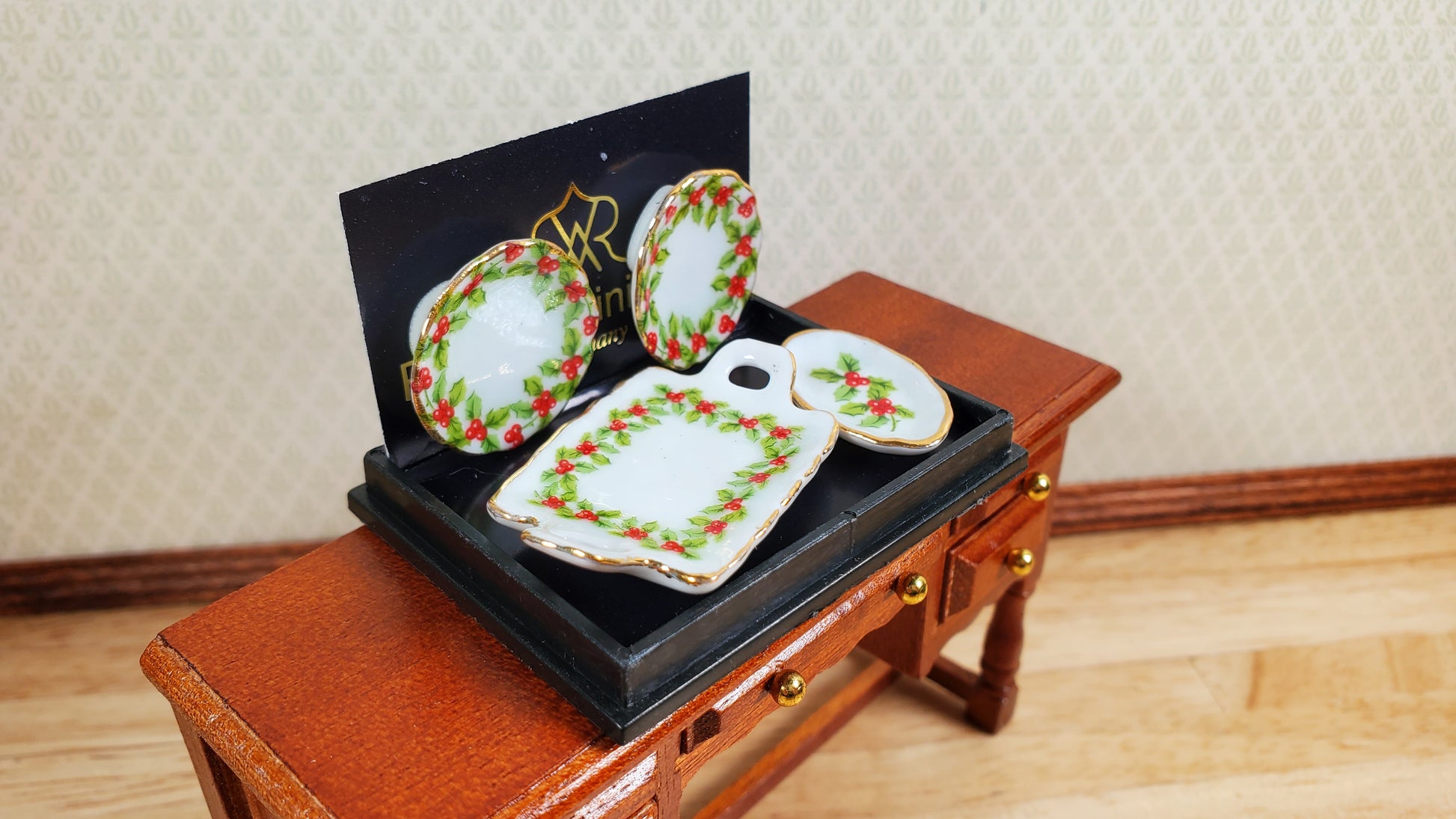 Dollhouse Plates & Tray Mistletoe Reutter Porcelain 1:12 Scale Miniatures