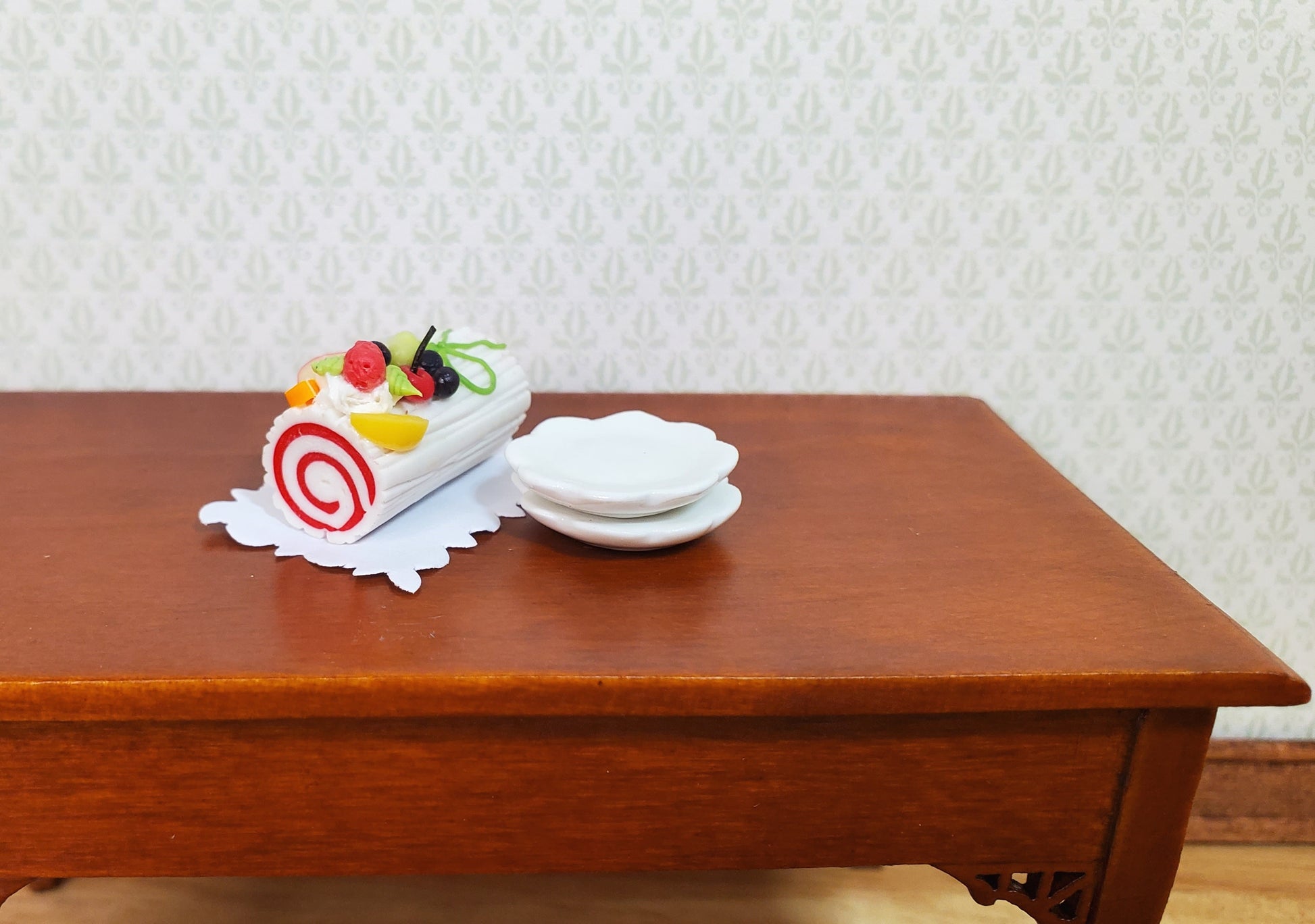 Dollhouse White Yule Log 1:12 Scale Miniature Dessert Food