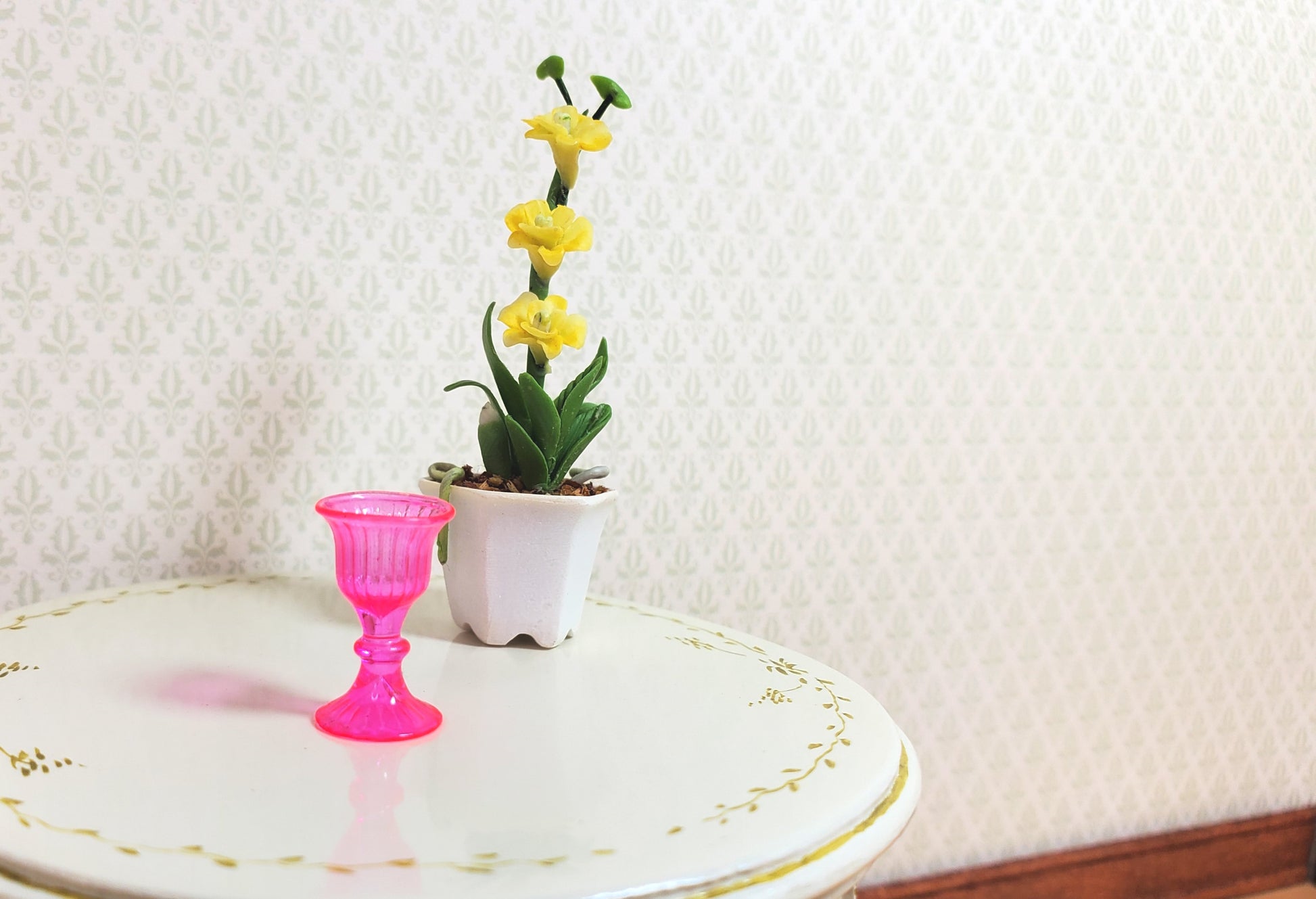 Dollhouse Crystal Pink Wine Glass 1:12 Scale Miniature Kitchen Dining