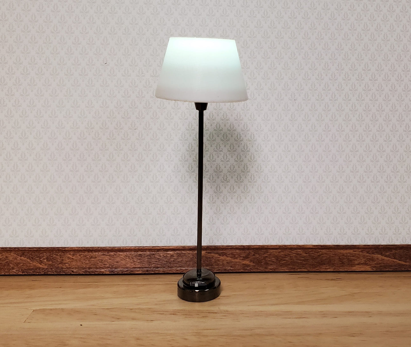 Dollhouse Modern Battery Light Floor Lamp Black Base 1:12 Scale Houseworks 2380