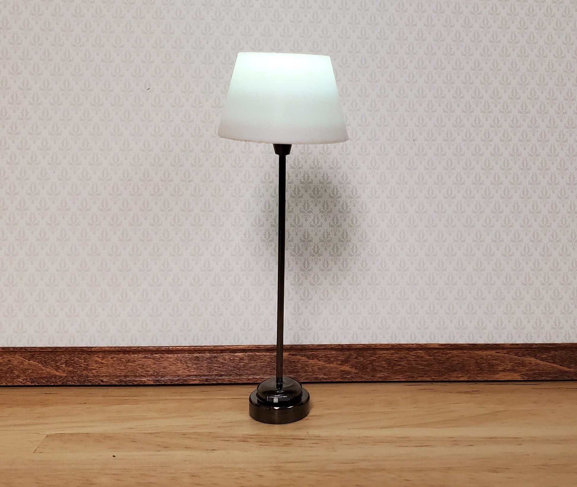Dollhouse Modern Battery Light Floor Lamp Black Base 1:12 Scale Houseworks 2380