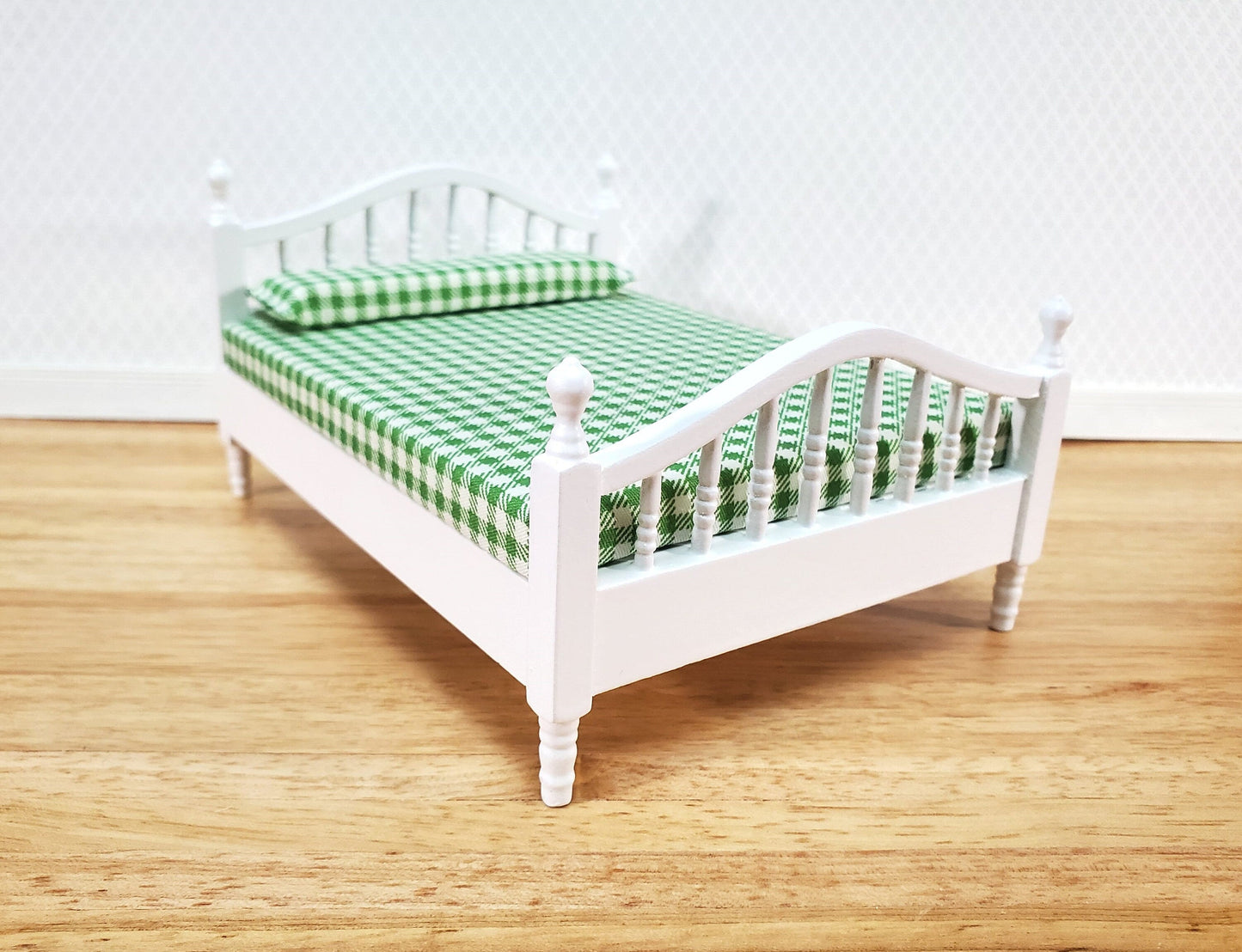 Dollhouse Double Bed Spindles with Mattress White Finish 1:12 Scale Miniature Furniture