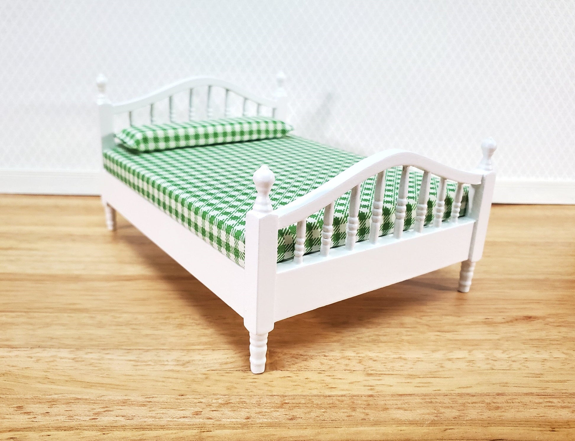 Dollhouse Double Bed Spindles with Mattress White Finish 1:12 Scale Miniature Furniture