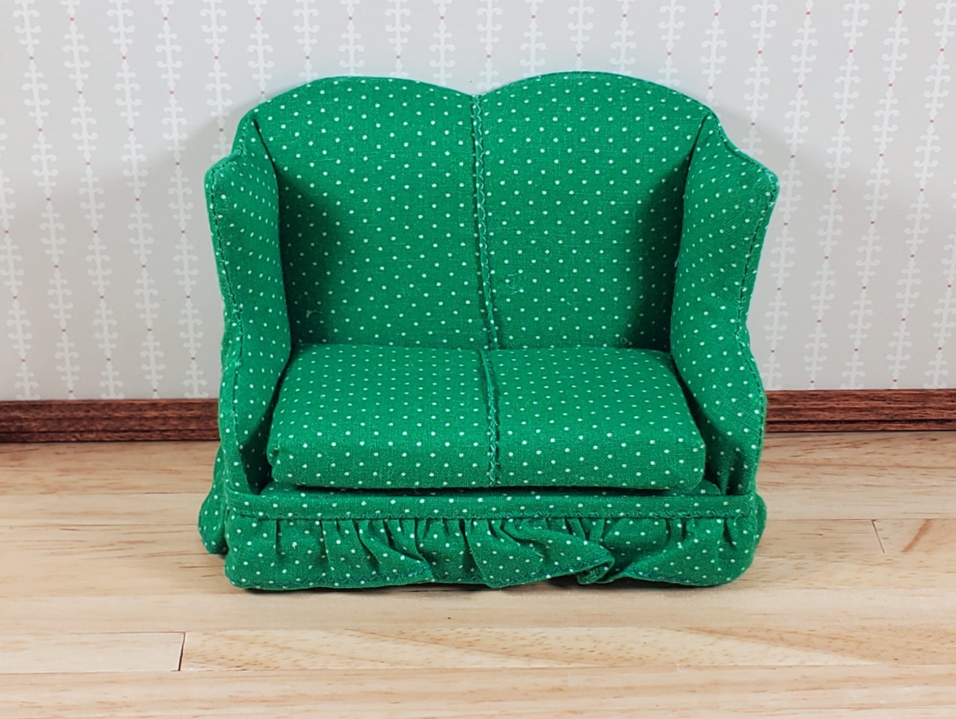 Dollhouse Small Loveseat Sofa Green & White 1:12 Scale Miniature Furniture