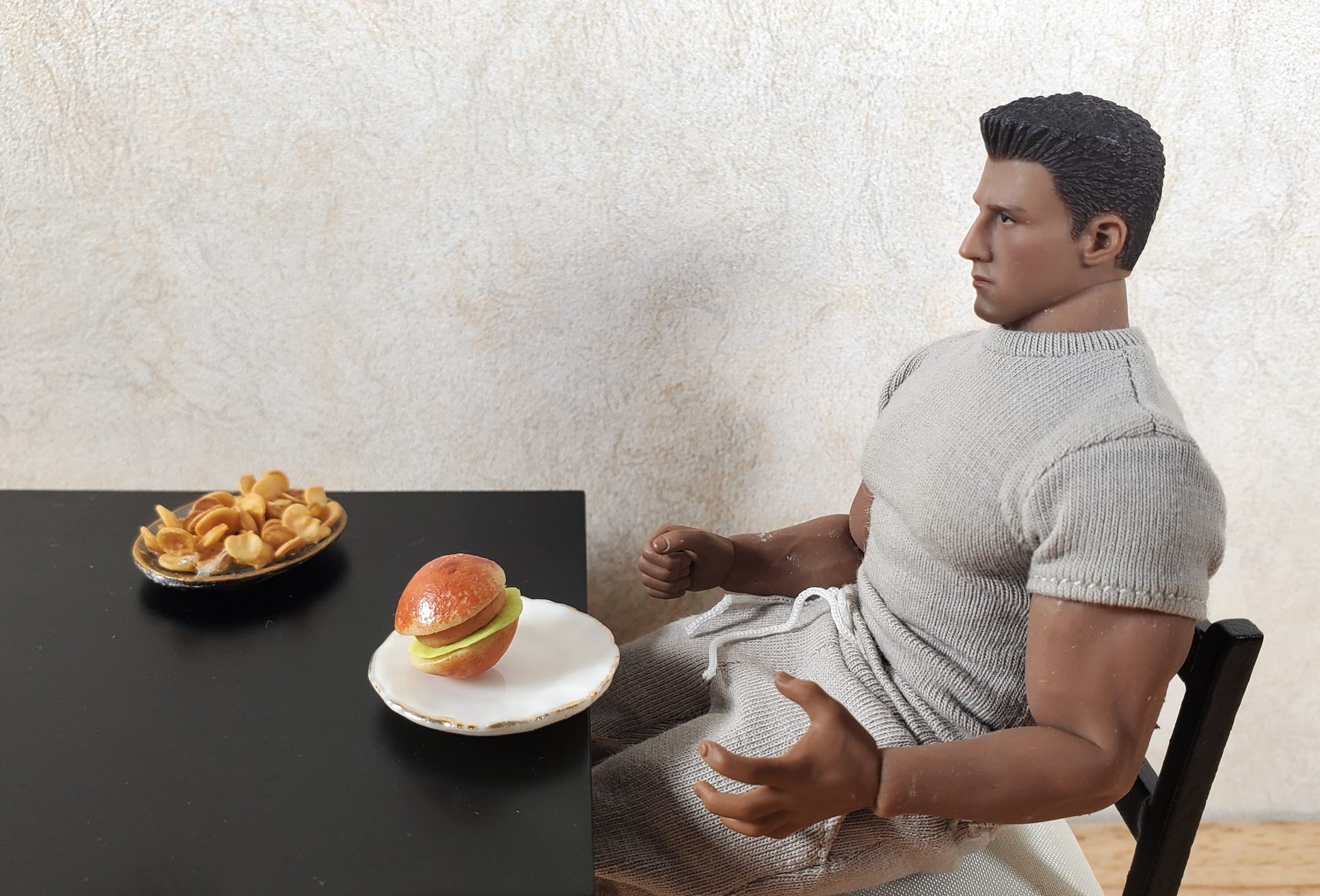 Dollhouse Hamburger with Lettuce 1:12 Scale Miniature Food Kitchen