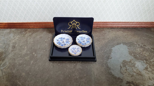 Dollhouse Pie & Tart Plates Dishes Reutter Porcelain 1:12 Scale Blue Onion Pattern