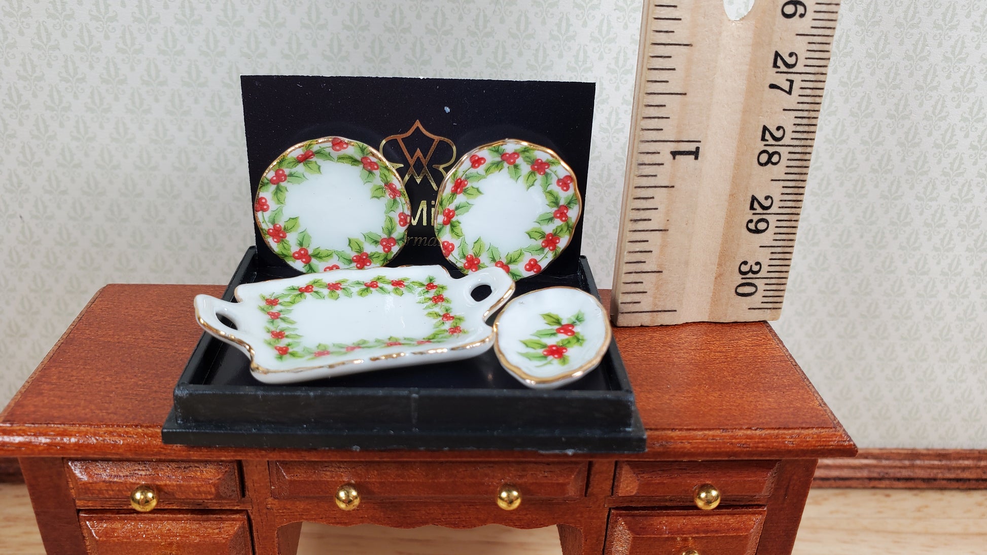 Dollhouse Plates & Tray Mistletoe Reutter Porcelain 1:12 Scale Miniatures