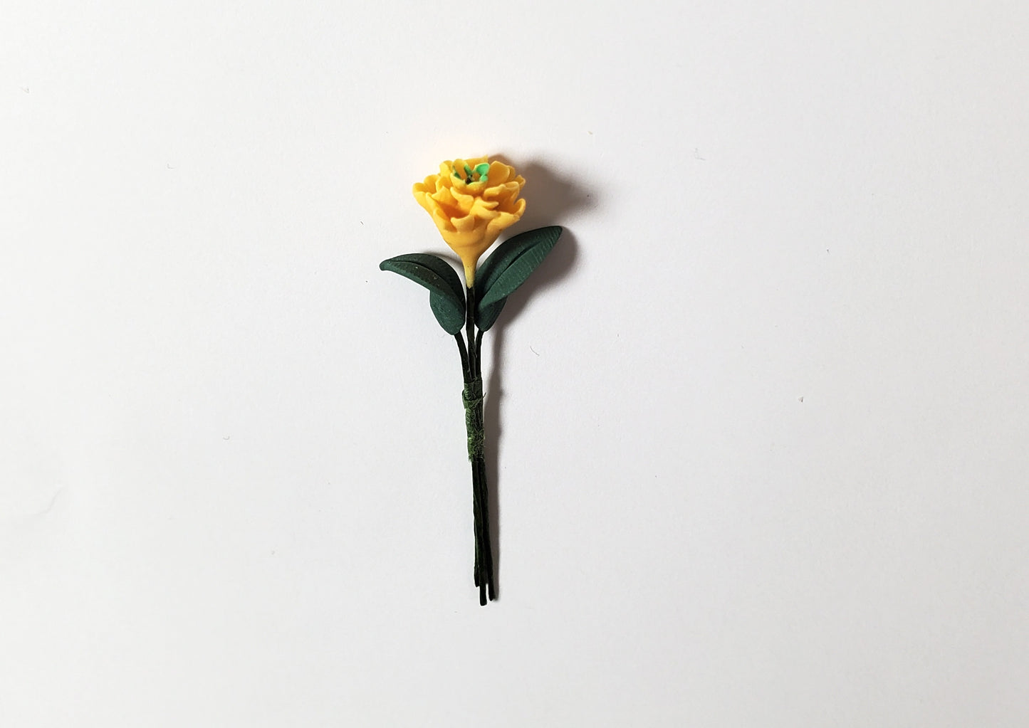 Dollhouse Yellow Zinnia Single Stem with Foliage 1:12 Scale Miniature