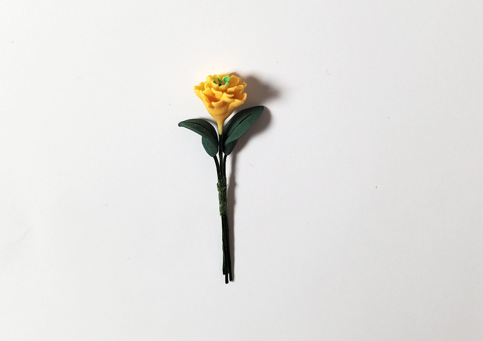 Dollhouse Yellow Zinnia Single Stem with Foliage 1:12 Scale Miniature