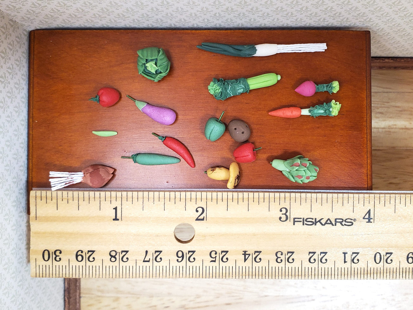 Dollhouse Assorted Fresh Vegetables 1:12 Scale Miniatures Celery Peppers Radish