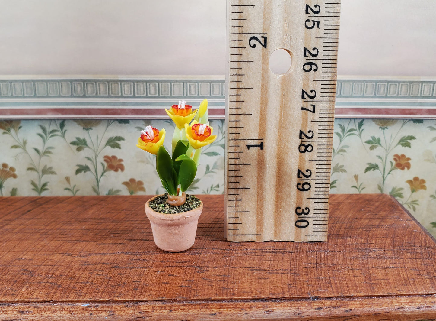 Dollhouse Yellow Daffodils in a Terra Cotta Planter 1:12 Scale Miniature Flowers