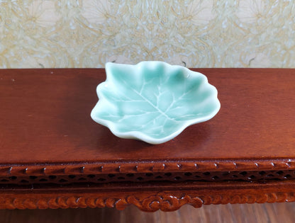 Dollhouse Leaf Shaped Ceramic Serving Platter Green 1:12 Scale Miniature