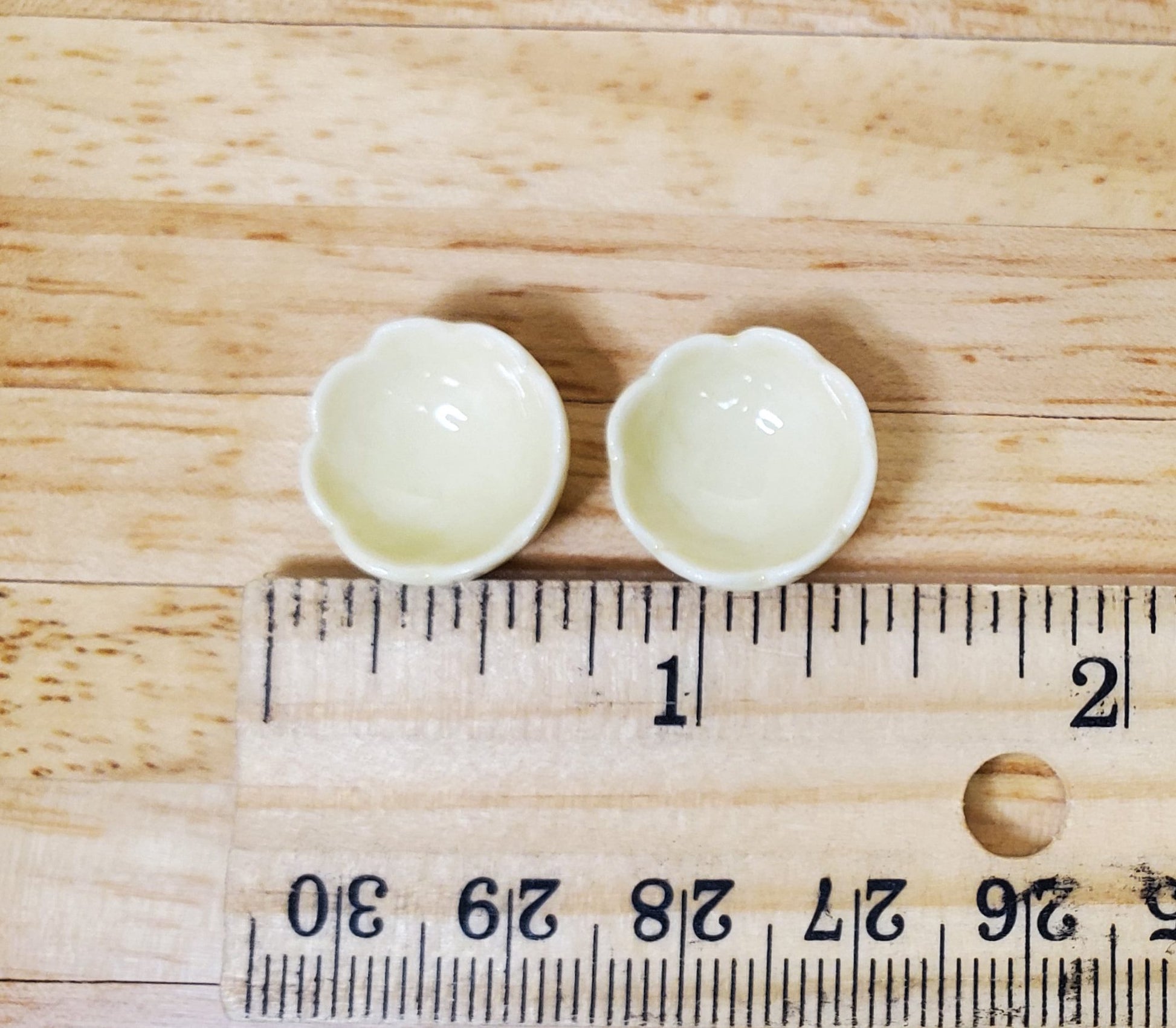 Dollhouse Small Dark Cream Scalloped Ceramic Bowls x2 1:12 Scale Miniature