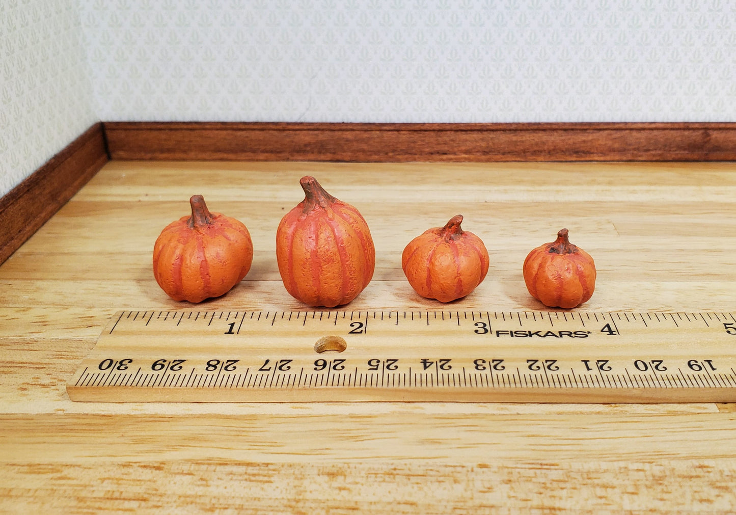 Dollhouse Pumpkins x4 Assorted 1:12 Scale Miniatures Halloween Fall Decor