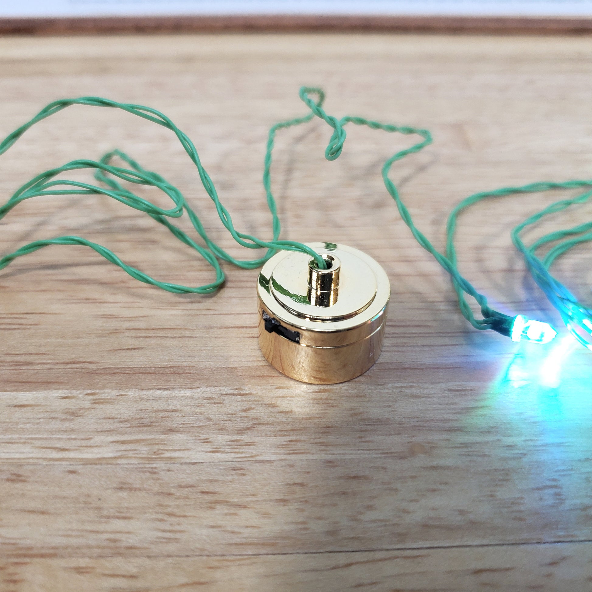 Dollhouse Colored Flashing Christmas Lights Battery Operated Green Wire 8 Bulbs