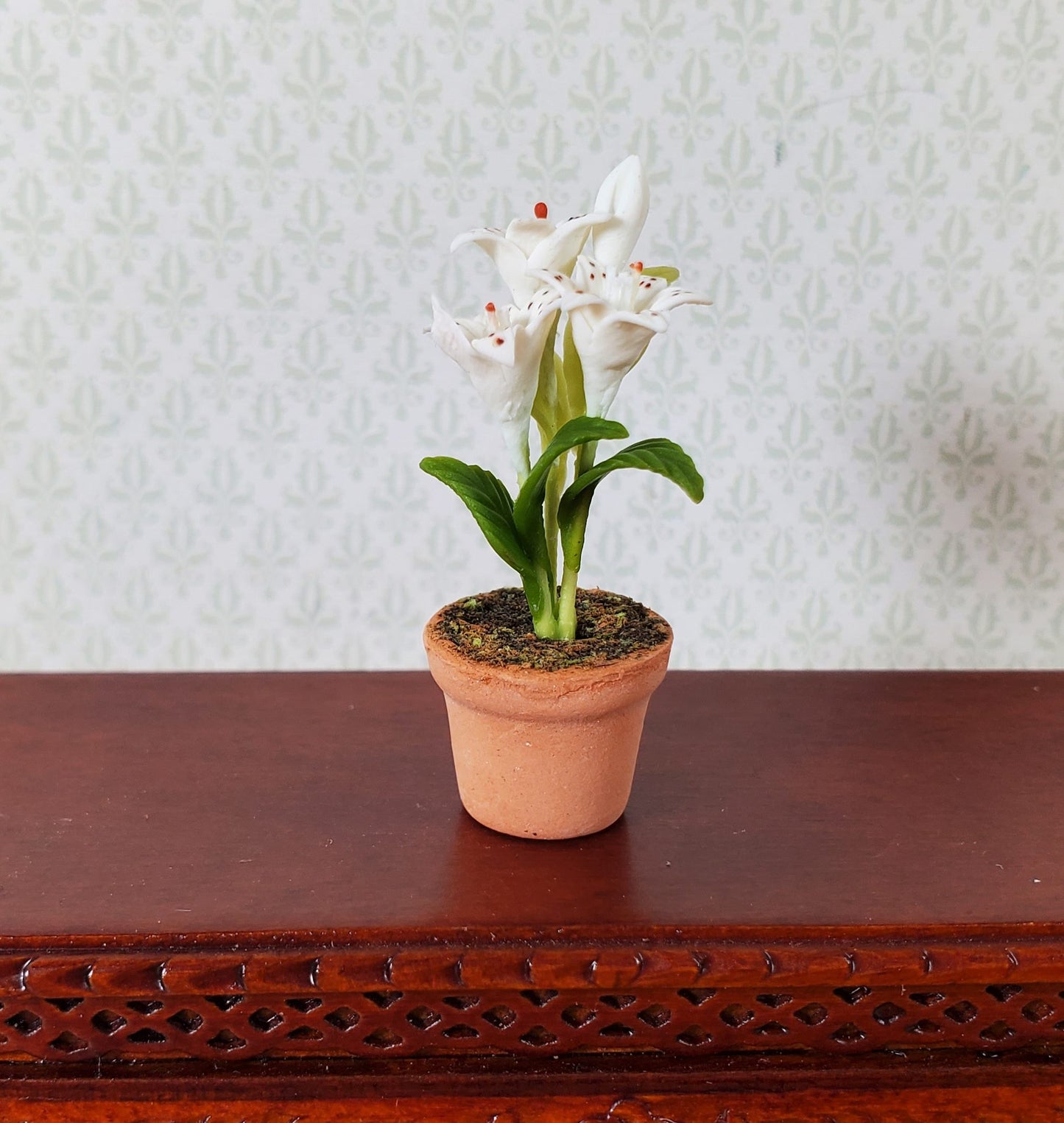 Dollhouse Small White Lily in a Terra Cotta Pot 1:12 Scale Miniature Flowers
