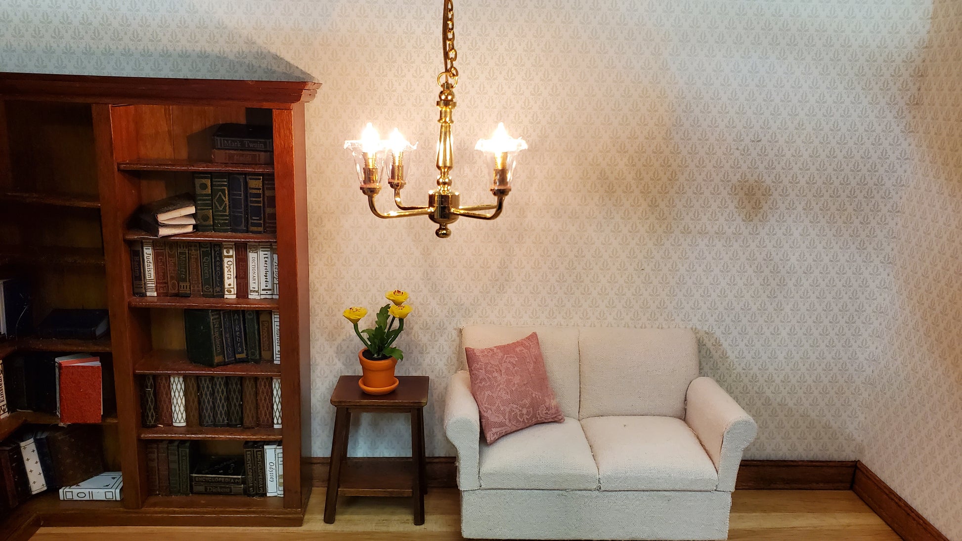 Dollhouse 4 Arm Chandelier Light Clear Tulip Shades 12 Volt with Plug 1:12 Scale