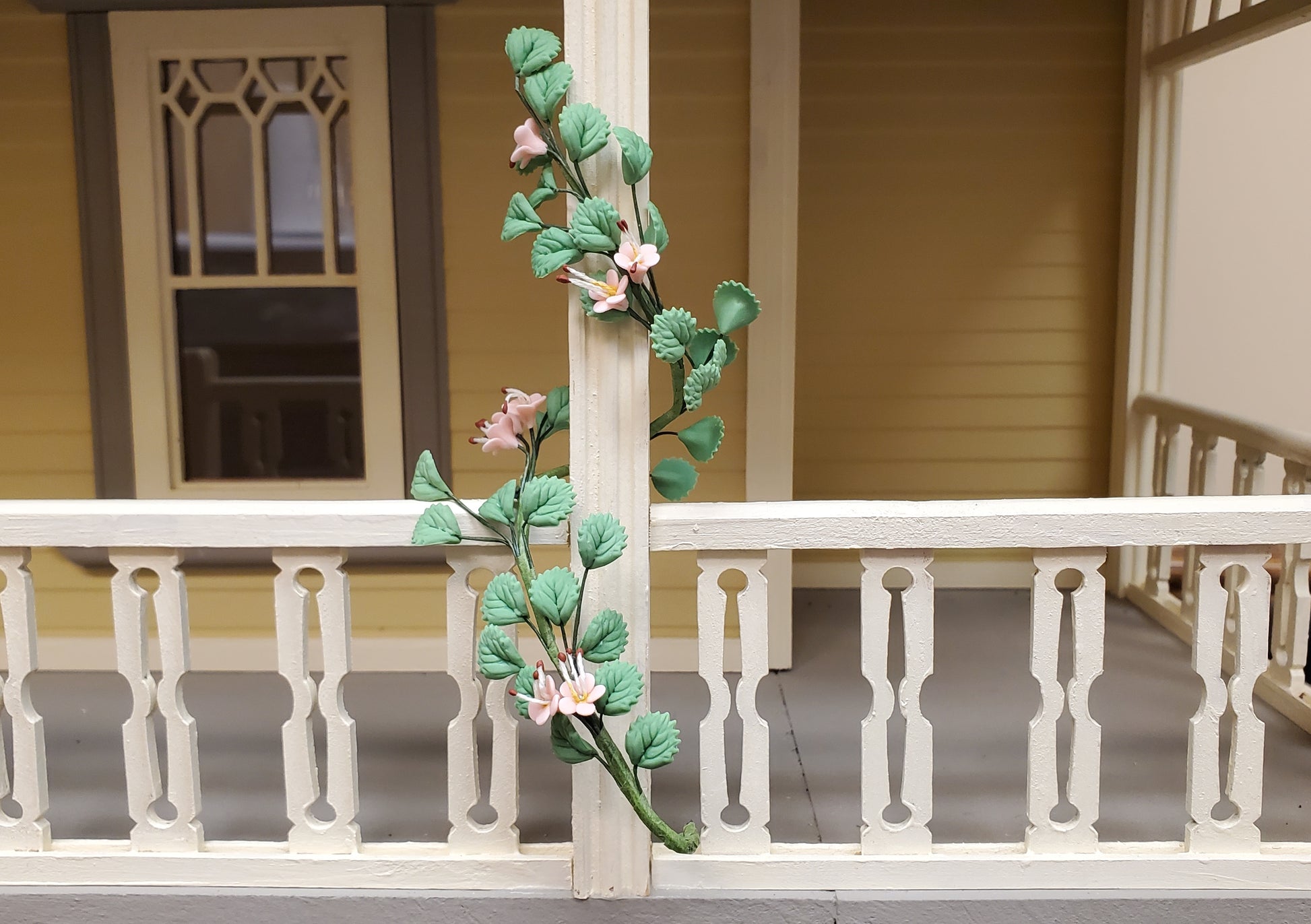 Dollhouse Pale Cranberry Flowering Vine 1:12 Scale Miniature Garden Plants