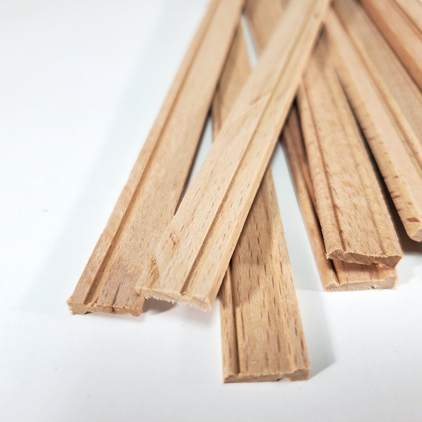 Dollhouse Miniatures Baseboard Trim 6" x12 Scrap Pieces 1:12 Scale CLA77055