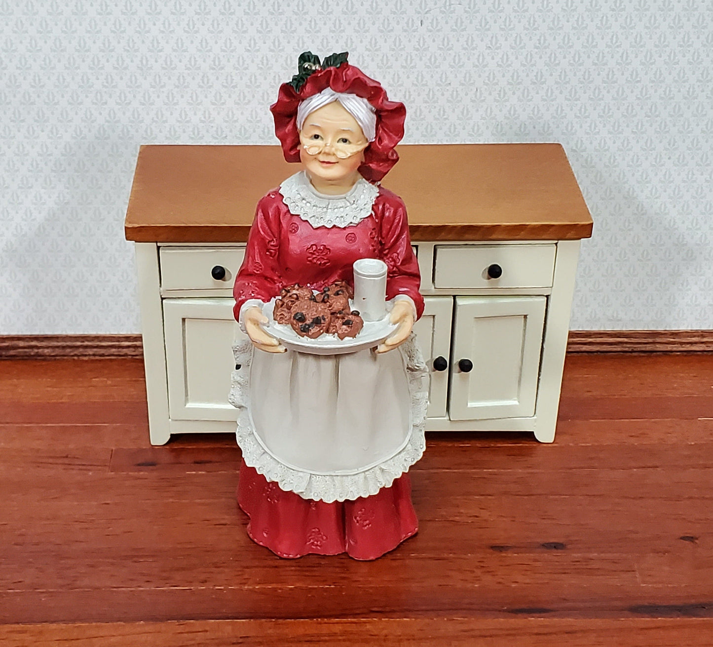 Mrs Claus Resin Figure 1:12 Scale Miniature by Houseworks Christmas Santa Houses