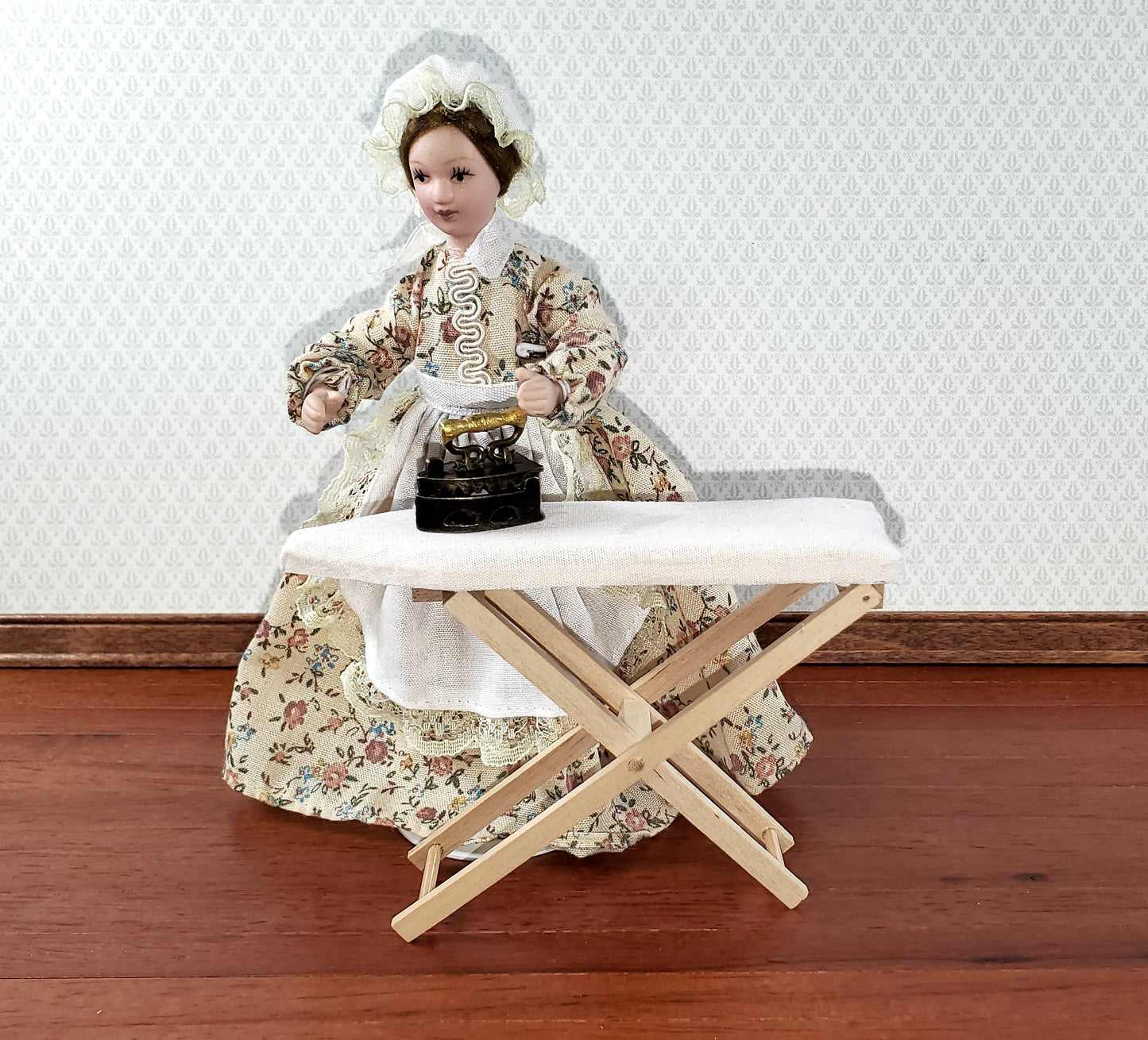 Dollhouse Vintage Coal Iron Bronze 1:12 Scale Primitive Miniature Laundry Room