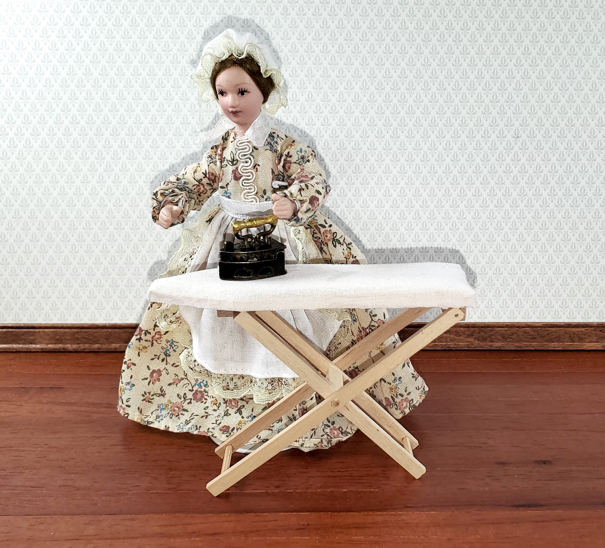 Dollhouse Vintage Coal Iron Bronze 1:12 Scale Primitive Miniature Laundry Room