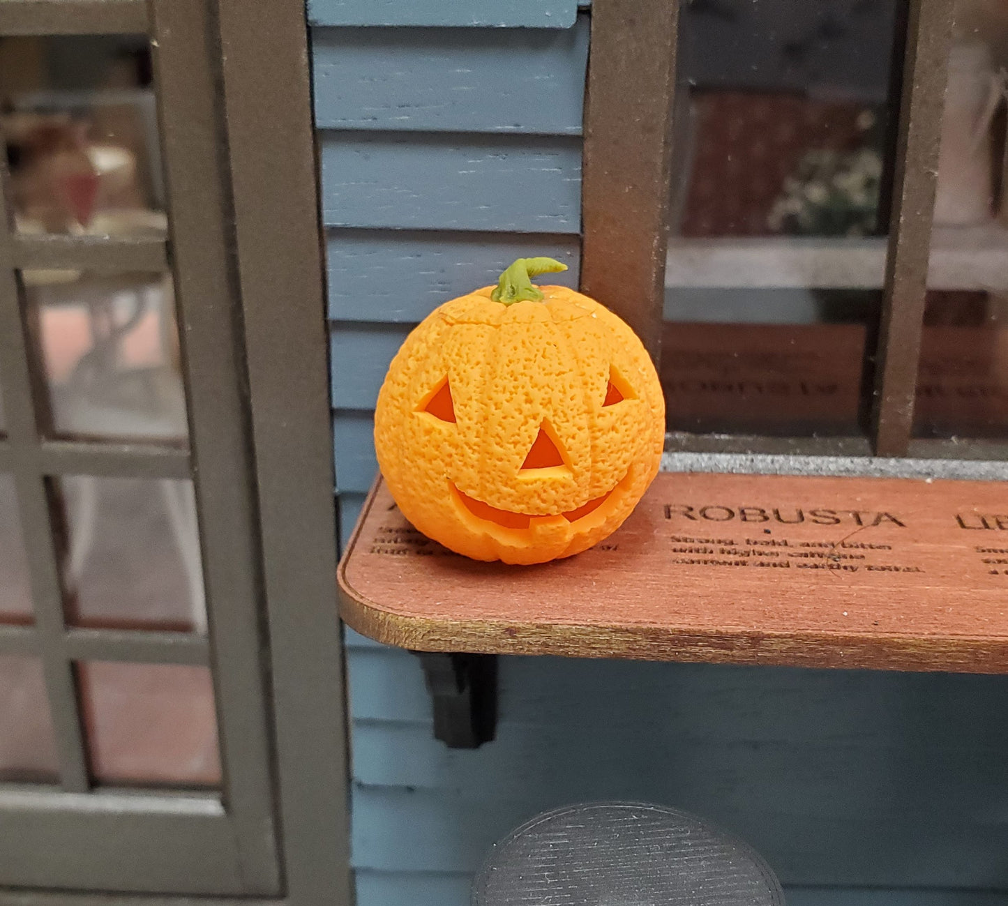 Dollhouse Jack O Lantern Pumpkin Halloween Hollow 1:12 Scale Miniature