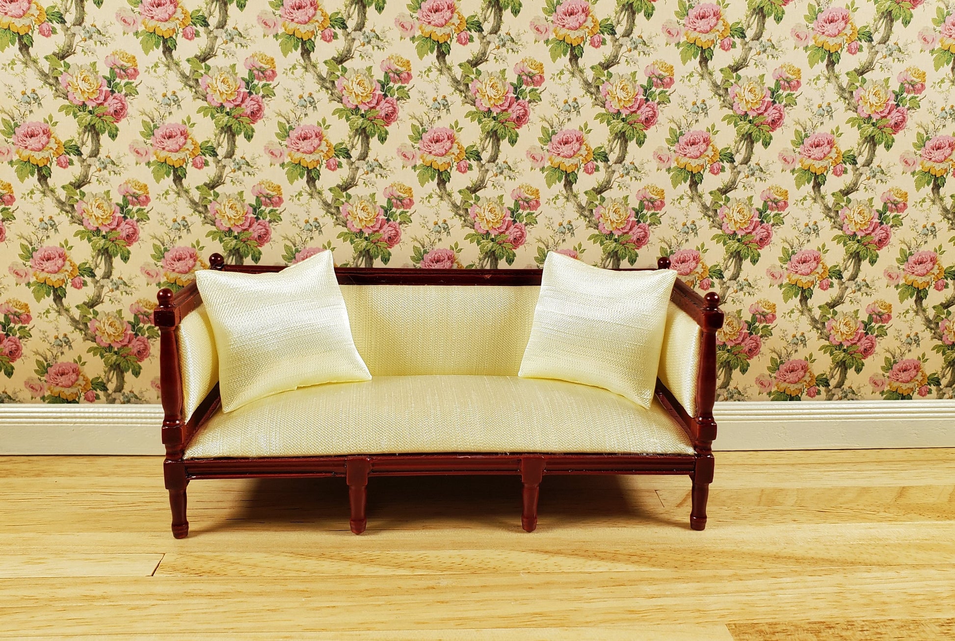 Dollhouse Wallpaper Vintage Cabbage Roses Bradbury & Bradbury 1:12 Scale